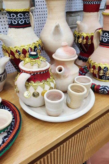 طقم دلّة فخارية تراثية مع أكواب وصينية